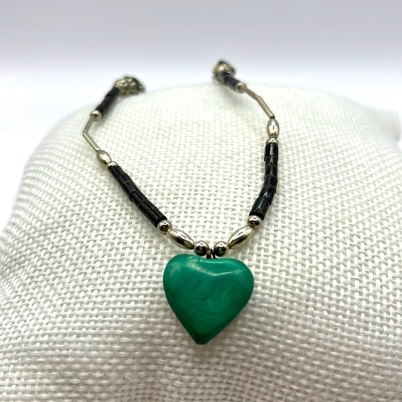 Vintage Handmade Silver Tone Necklace. Faux Malachite beads with Silver beads. - Picture 11 of 11